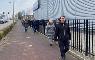 Amfors medewerkers maken een wandeling