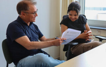 Bij Amfors werken paktijkbegeleider Erwin en jobcoach Jennifer samen bij de ontwikkeling van inwoners vanuit de Participatiewet